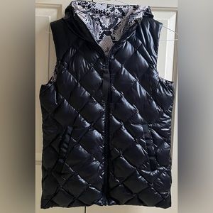 🍒LULULEMON FLUFFIEST DOWN VEST sz 8 REVERSIBLE w/HOOD Jacket Black White